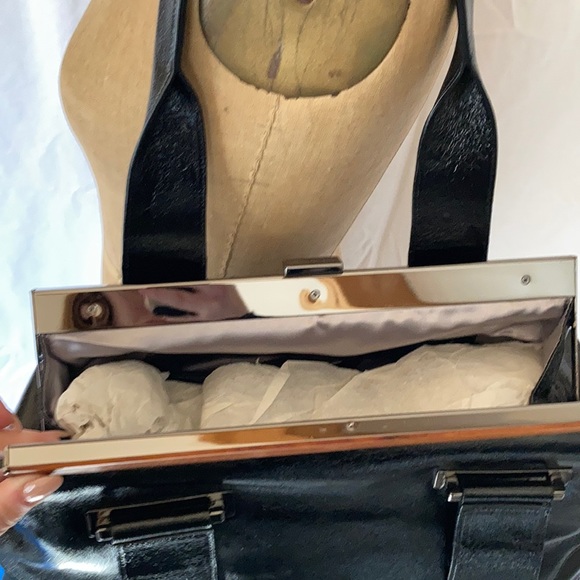 Y2K Black Leather Kiss Clasp Tote - Picture 10 of 12